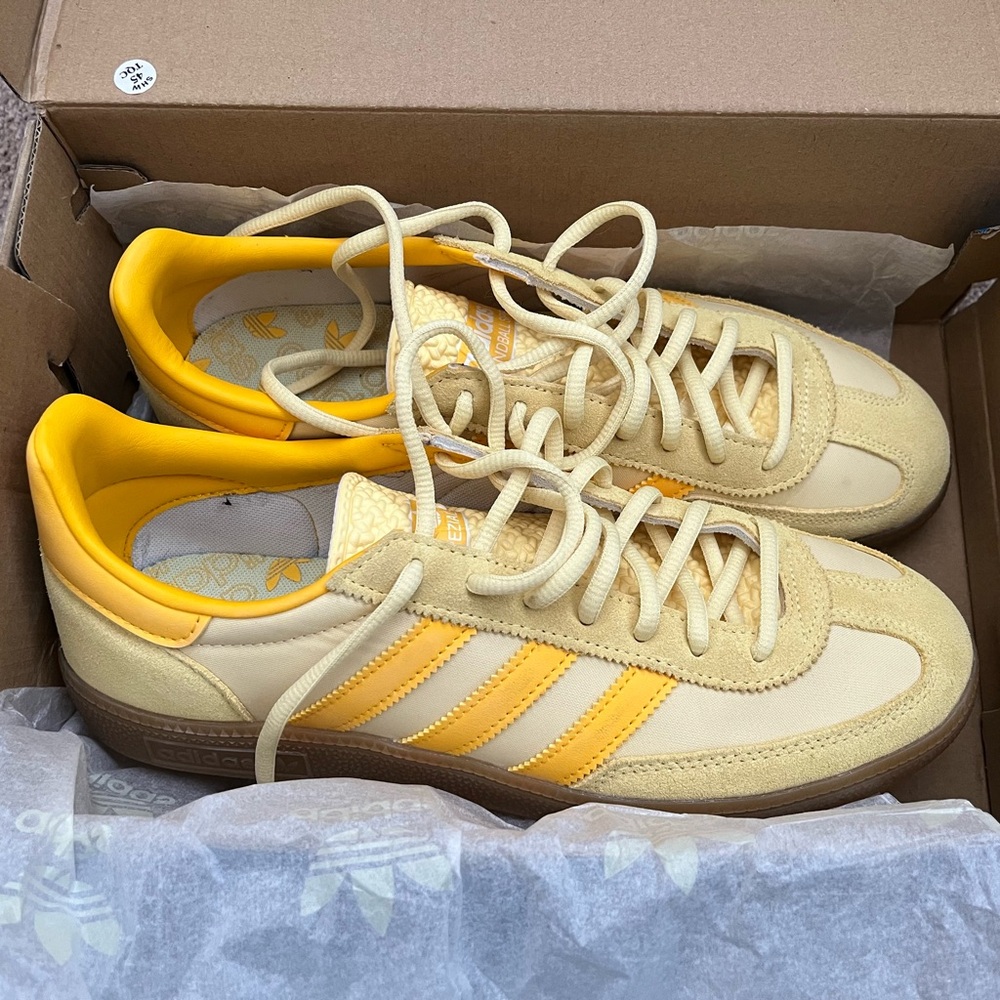 Men’s Adidas Handball Spezial in Almost Yellow Gum US Size 8.5